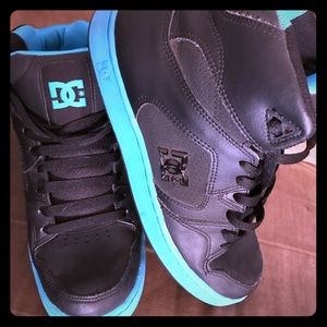 DC SKATEBOARDING SHOES